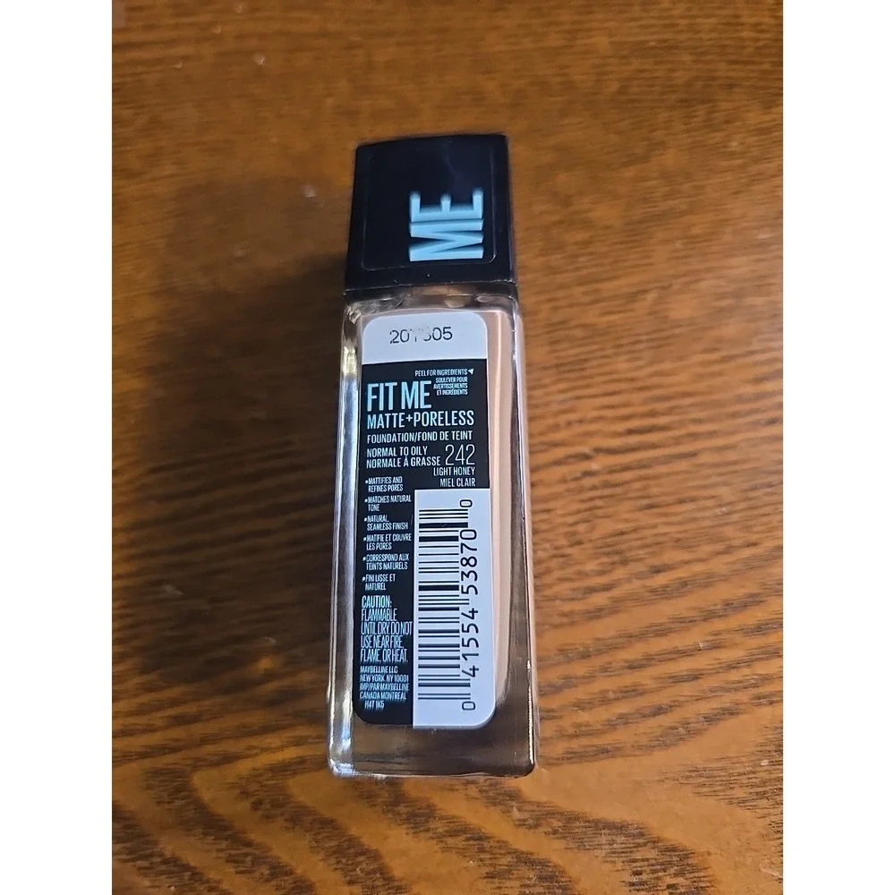 Maybelline Fit Me Matte + Poreless Foundation 242 Light Honey‎ 1oz